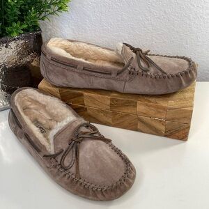 UGG Dakota Slipper Moccasin Driving Shoe Taupe Grayish Brown Size‎ 9